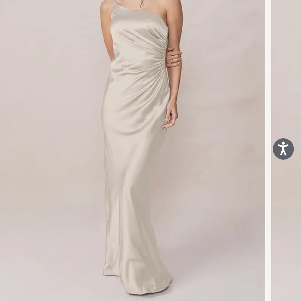 REVELRY Satin Jade Bridesmaid Dress Soft Champagne 100$ OBO